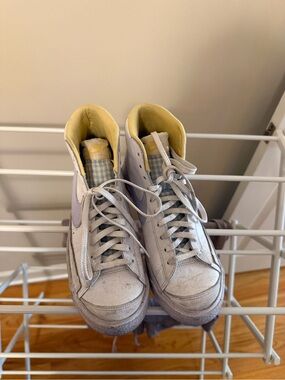 Women's High-Top Sneakers in Light Gray and Yellow - Casual Street Style